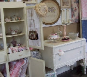 the%20cottage%20room%20upstairs%20frederickburg%20antique%20mall%20shabby%20french%20cottage%20antiques001014.jpg